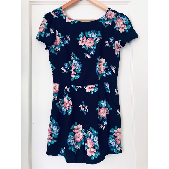 🌷NWOT Blue Floral Romper - Picture 2 of 8